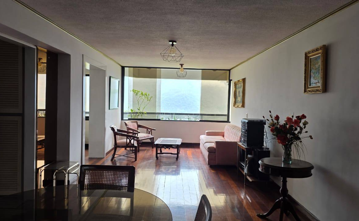 Apartamento en Alquiler en Urbanización Miranda, Caracas – 120m², 2 Habitaciones, 2.5 Baños y 1 Puesto de Estacionamiento