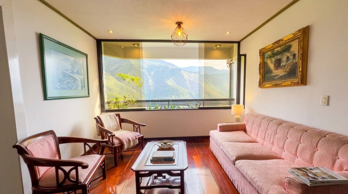 Urb Miranda-Sala (3) Apartamento en Alquiler en Urbanización Miranda, Caracas – 120m², 2 Habitaciones, 2.5 Baños y 1 Puesto de Estacionamiento