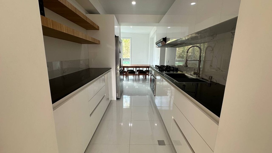 Apartamento en Venta en La Lagunita, El Hatillo – 134m², 2H/2B, Terraza y 4 Puestos
