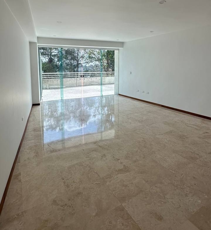 Apartamento en Venta en La Lagunita, El Hatillo – 134m², 2H/2B, Terraza y 4 Puestos