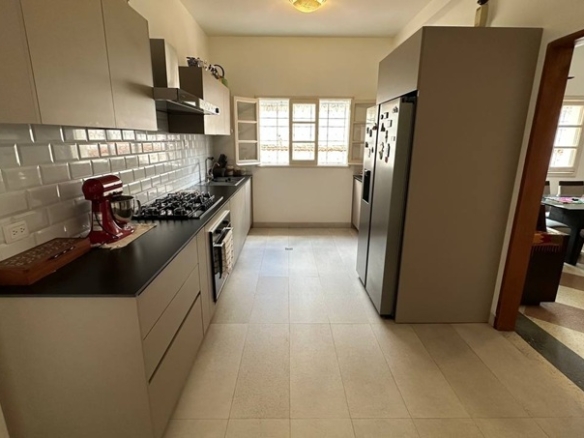 Casa en Venta en Las Acacias, Caracas – 410m², 5 Habitaciones, 3 Baños y 3 Puestos de Estacionamiento