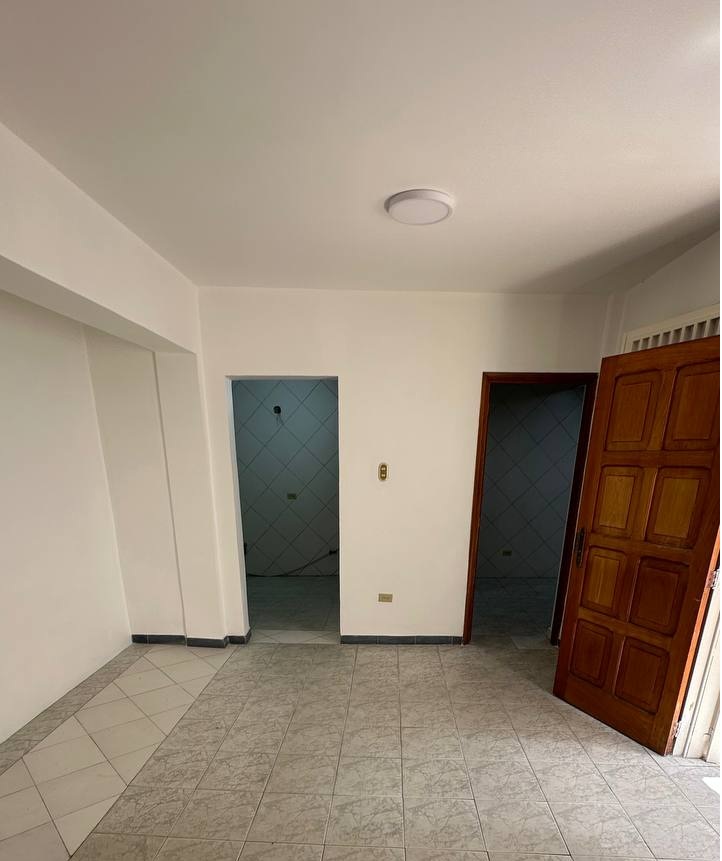 Casa en Venta en Las Acacias, Caracas – 410m², 9 Habitaciones, 9 Baños y 4 Puestos de Estacionamiento