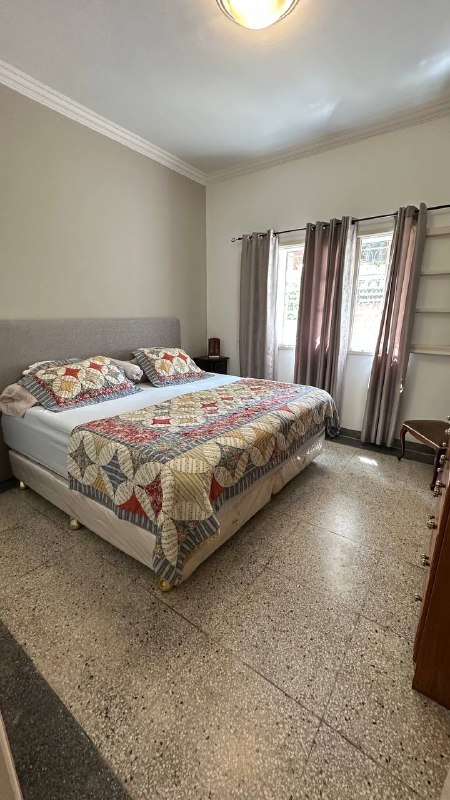 las acacias-dormitorio Casa en Venta en Las Acacias, Caracas – 410m², 5 Habitaciones, 3 Baños y 3 Puestos de Estacionamiento