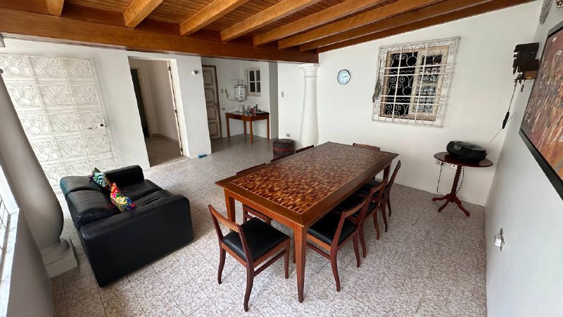 Casa en Venta en Las Acacias, Caracas – 410m², 5 Habitaciones, 3 Baños y 3 Puestos de Estacionamiento