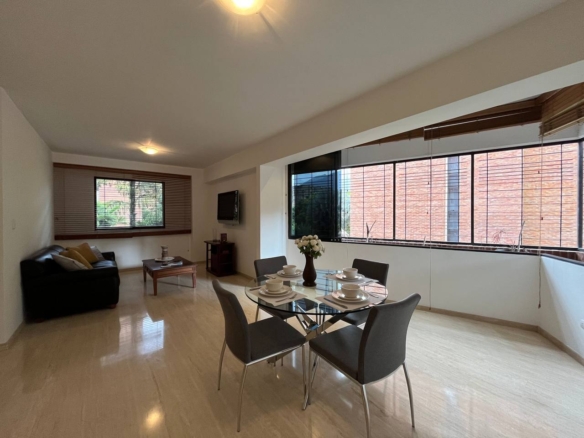 Apartamento en Alquiler en Campo Alegre, Caracas – 76 m², 1 Habitación, 2 Baños y 2 Puestos de Estacionamiento