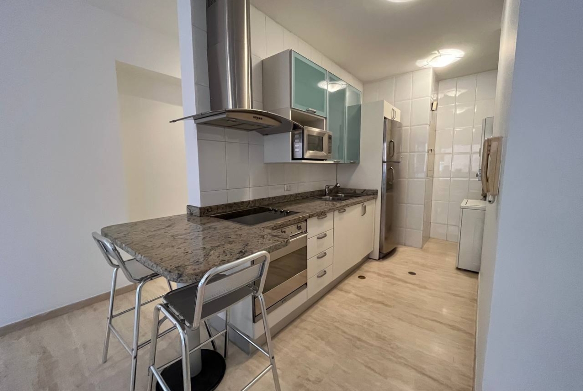 Apartamento en Alquiler en Campo Alegre, Caracas – 76 m², 1 Habitación, 2 Baños y 2 Puestos de Estacionamiento