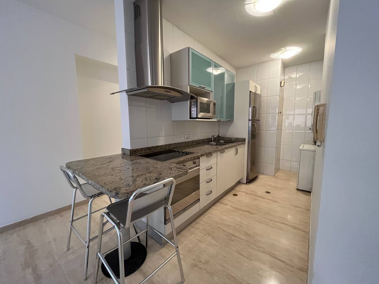 WhatsApp Image 2023-05-12 at 5.28.44 PM (2) Apartamento en Alquiler en Campo Alegre, Caracas – 76 m², 1 Habitación, 2 Baños y 2 Puestos de Estacionamiento