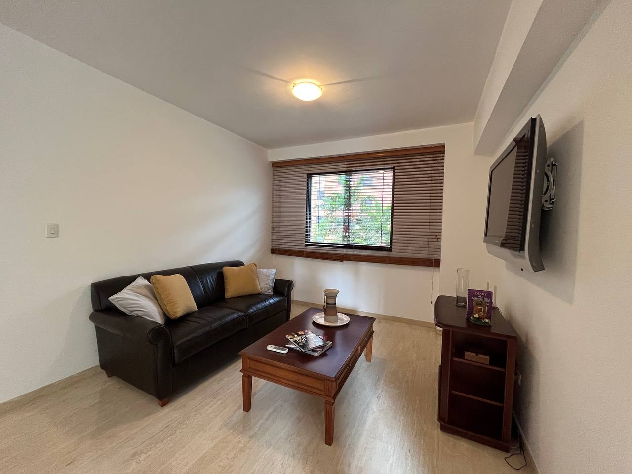 WhatsApp Image 2023-05-12 at 5.28.44 PM Apartamento en Alquiler en Campo Alegre, Caracas – 76 m², 1 Habitación, 2 Baños y 2 Puestos de Estacionamiento