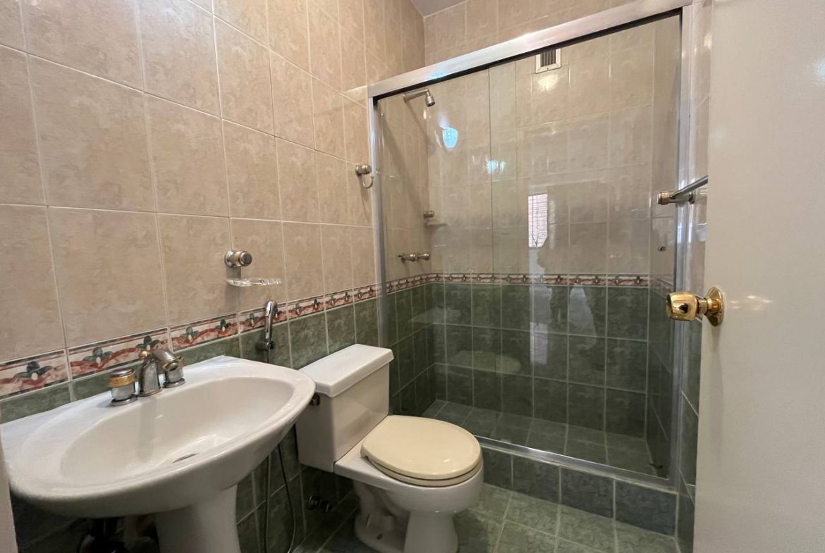 Apartamento en Alquiler en Campo Alegre, Caracas – 76 m², 1 Habitación, 2 Baños y 2 Puestos de Estacionamiento