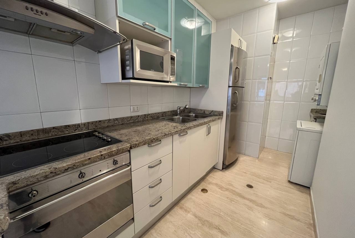 Apartamento en Alquiler en Campo Alegre, Caracas – 76 m², 1 Habitación, 2 Baños y 2 Puestos de Estacionamiento