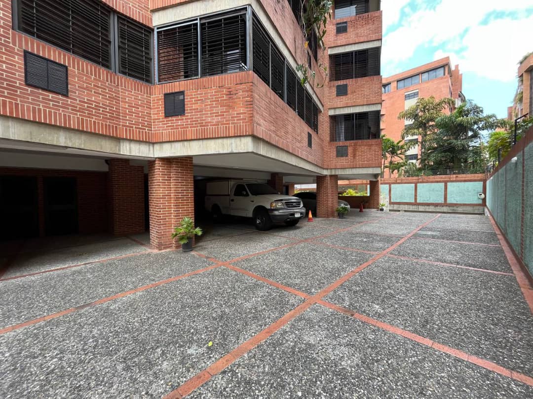 WhatsApp Image 2023-05-12 at 5.28.45 PM (3) Apartamento en Alquiler en Campo Alegre, Caracas – 76 m², 1 Habitación, 2 Baños y 2 Puestos de Estacionamiento