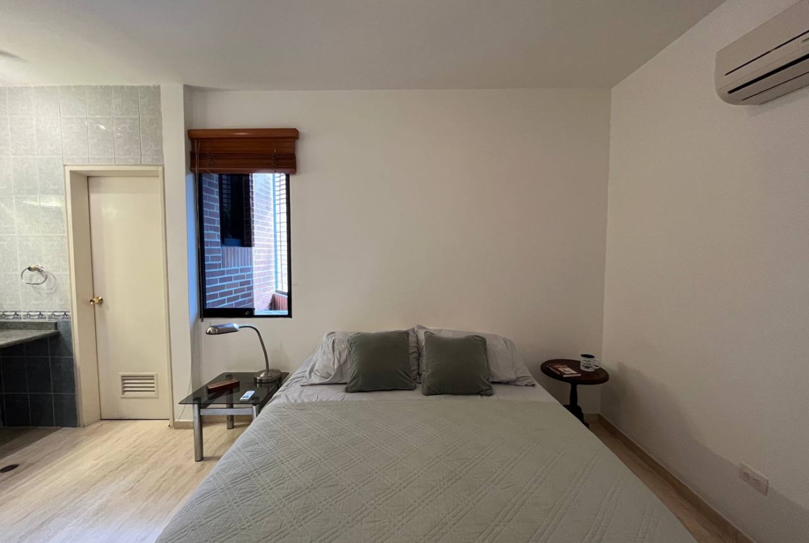 Apartamento en Alquiler en Campo Alegre, Caracas – 76 m², 1 Habitación, 2 Baños y 2 Puestos de Estacionamiento