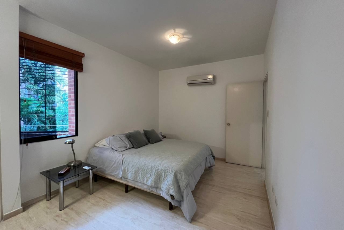 Apartamento en Alquiler en Campo Alegre, Caracas – 76 m², 1 Habitación, 2 Baños y 2 Puestos de Estacionamiento