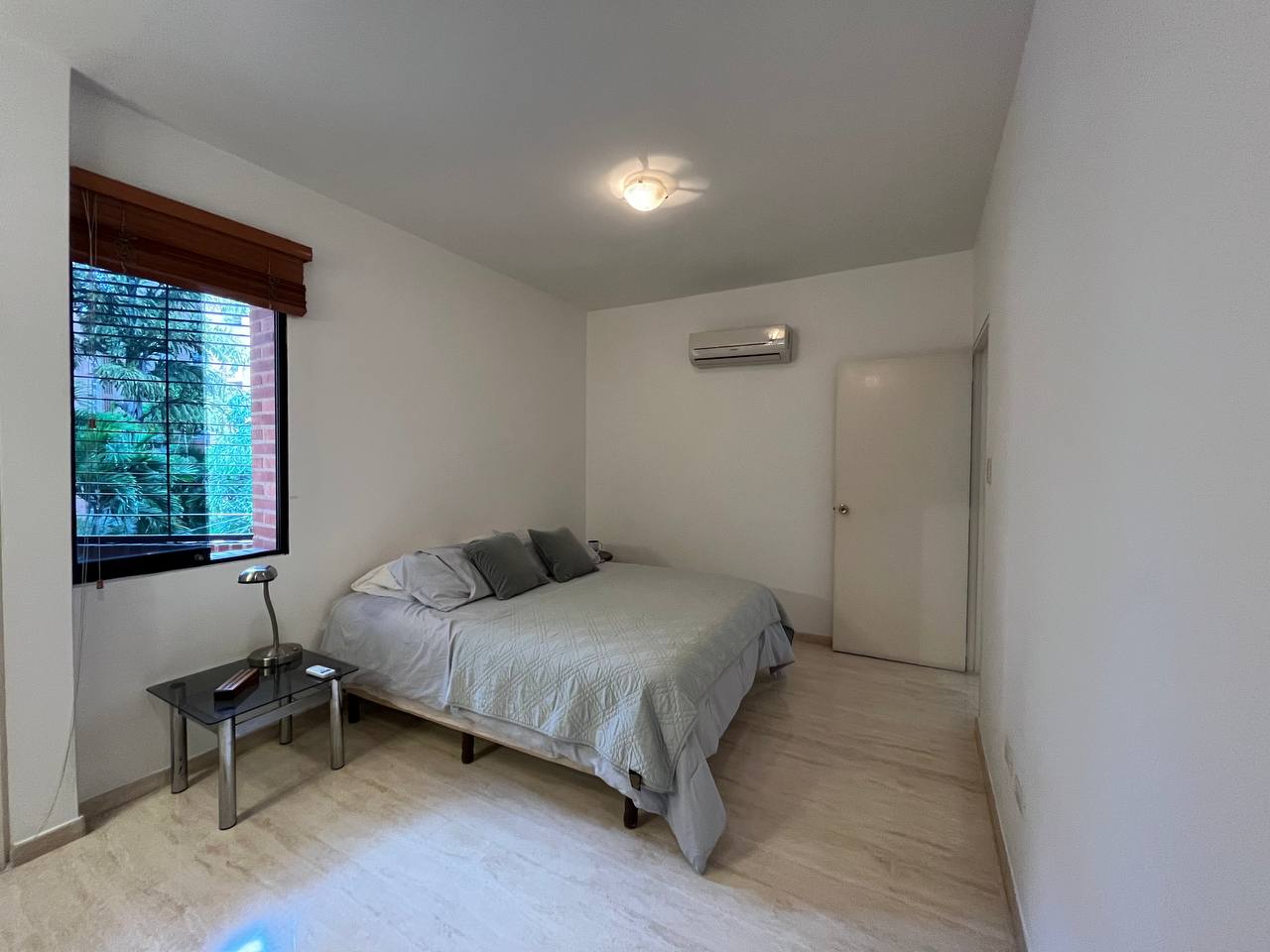 WhatsApp Image 2023-05-12 at 5.28.46 PM (2) Apartamento en Alquiler en Campo Alegre, Caracas – 76 m², 1 Habitación, 2 Baños y 2 Puestos de Estacionamiento