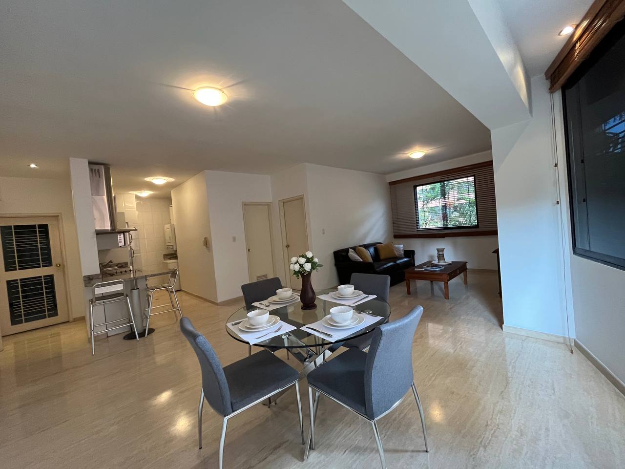 WhatsApp Image 2023-05-12 at 5.28.46 PM (3) Apartamento en Alquiler en Campo Alegre, Caracas – 76 m², 1 Habitación, 2 Baños y 2 Puestos de Estacionamiento