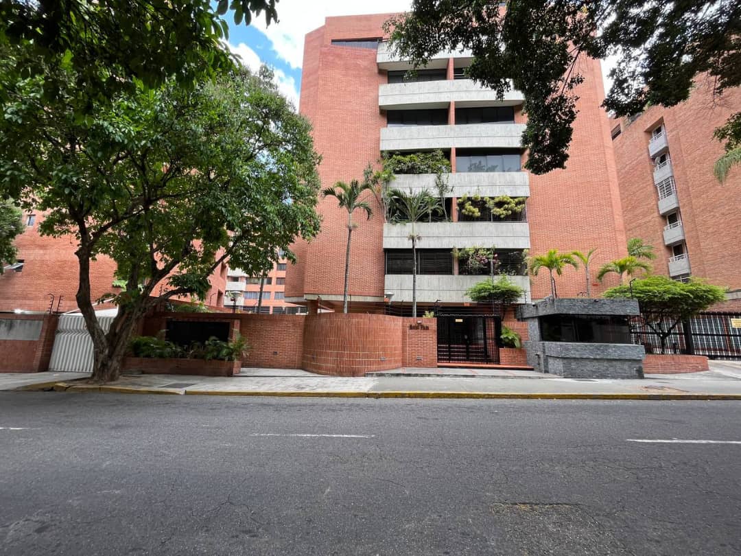 WhatsApp Image 2023-05-12 at 5.28.46 PM Apartamento en Alquiler en Campo Alegre, Caracas – 76 m², 1 Habitación, 2 Baños y 2 Puestos de Estacionamiento